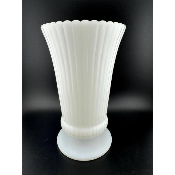 Vintage E.O. Brody Co. Milk Glass Vase - Picture 3 of 8